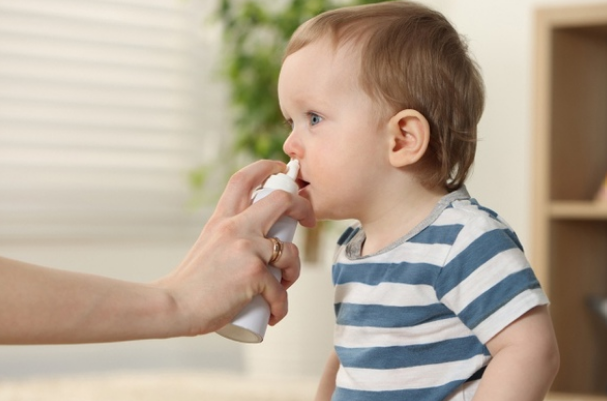 أنواع بخاخات الأنف للأطفال ما بين المسموح والمحظور